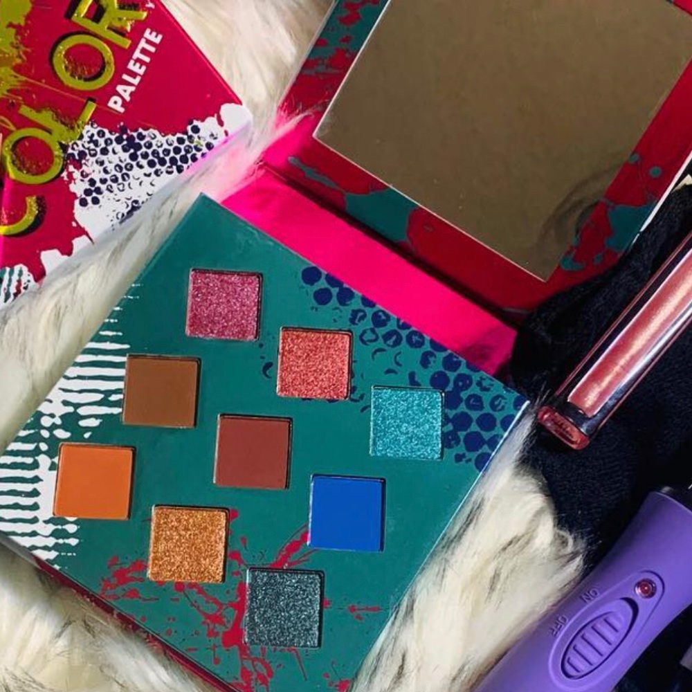 Hank & Henry Living in color eyeshadow palette